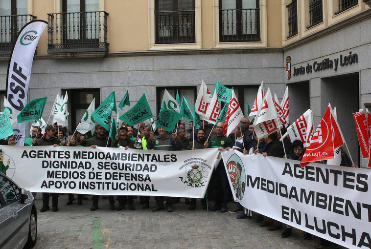 Concentración de agentes medioambientales en la Delegación Territorial de la Junta.