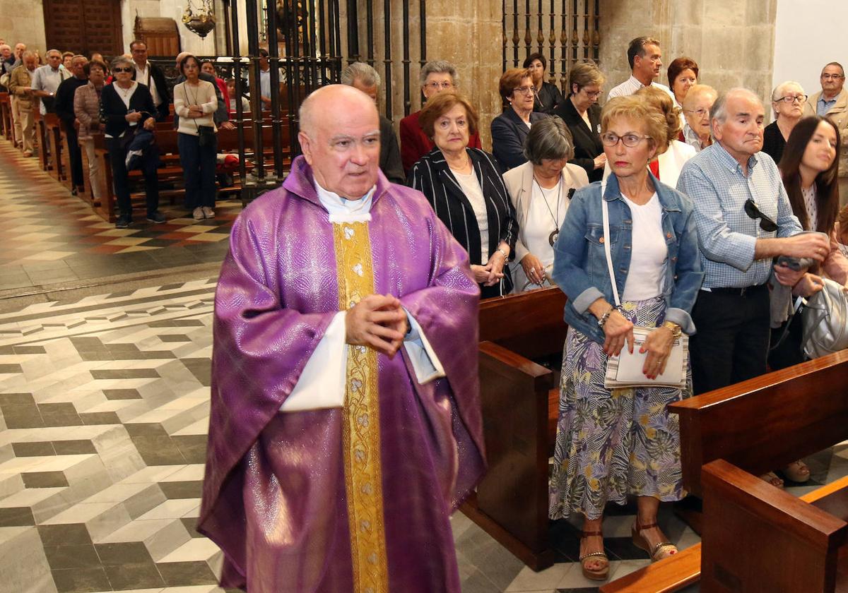 Celebración litúrgica en el interior de la Catedral.