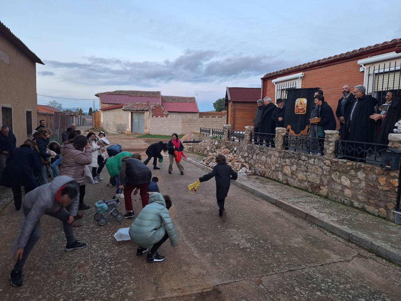 La tradición de correr las castañas de Villalán de Campos
