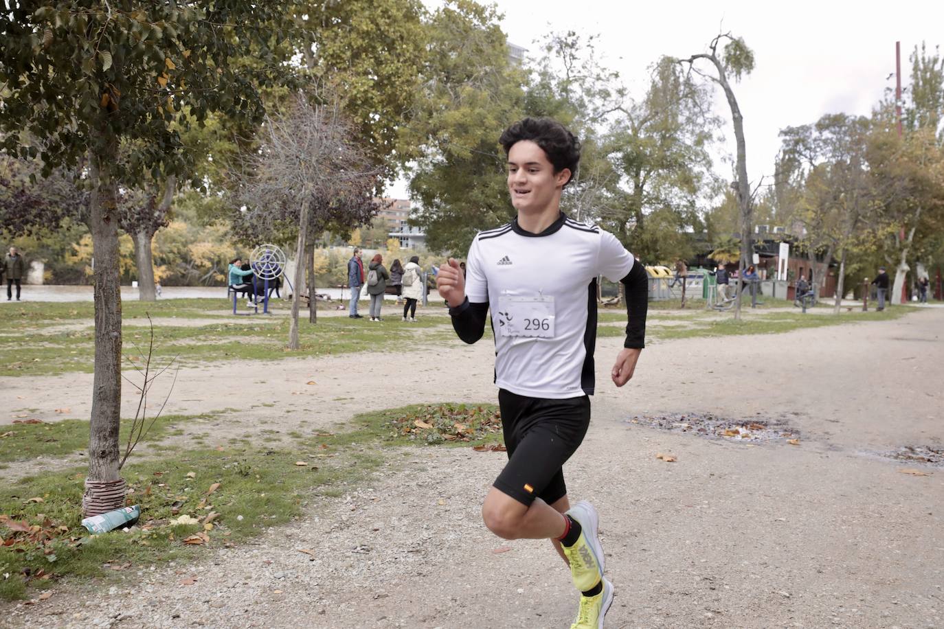 Alumnos, padres y profesores corren en Rio Running