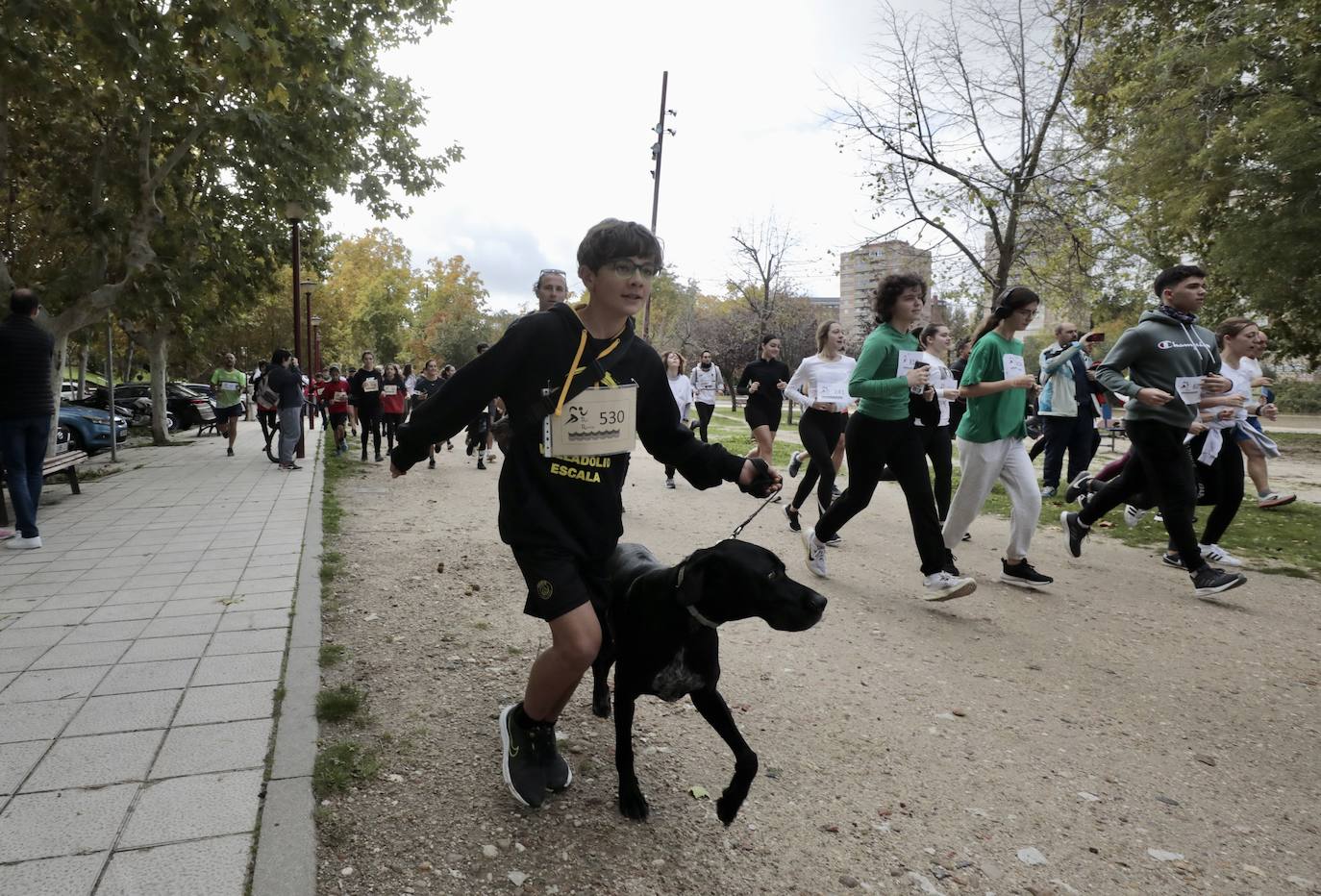 Alumnos, padres y profesores corren en Rio Running