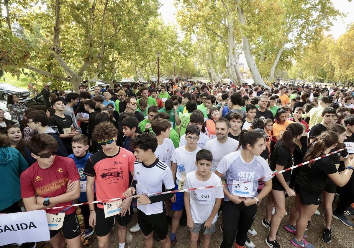 Alumnos, padres y profesores corren en Rio Running