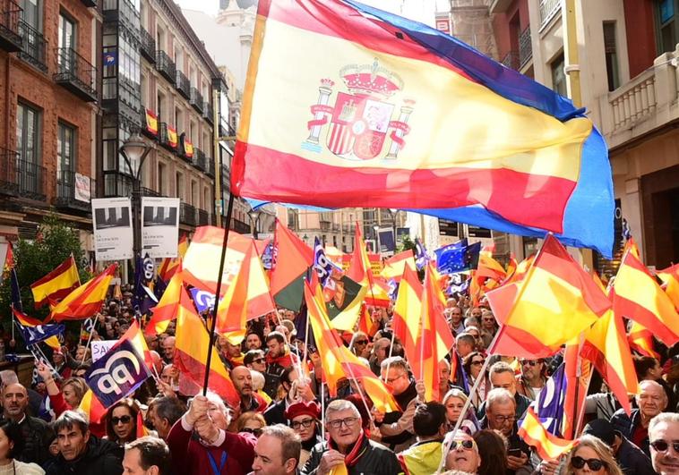 Un momento de la concentración contra la amnistía en Valladolid.