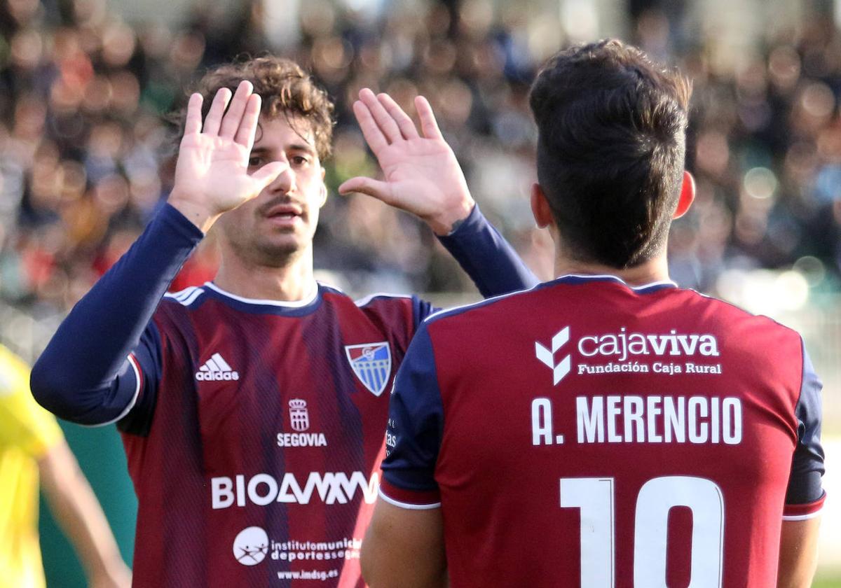 Merencio y Astray, durante el duelo ante el Talavera.