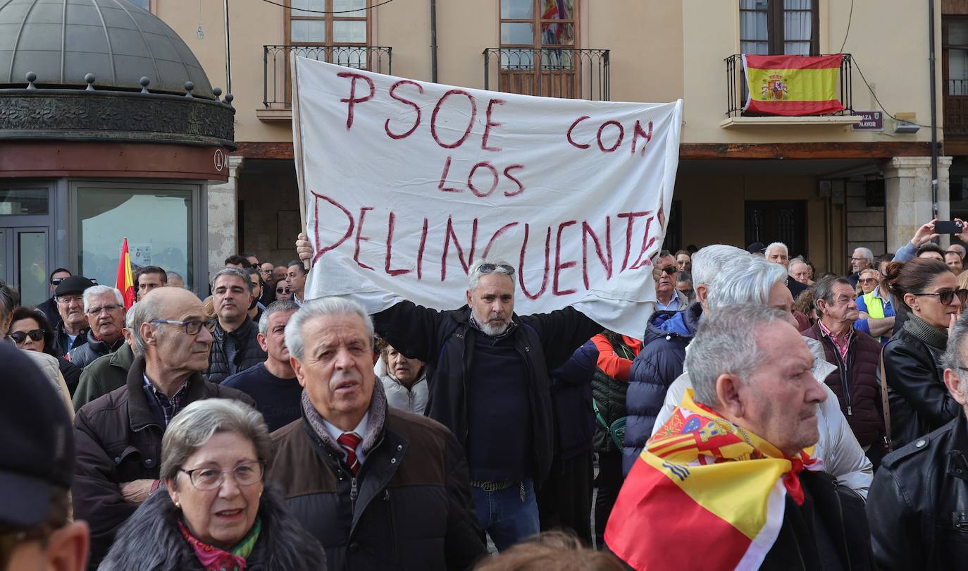 Los palentinos claman contra la amnistía en la Plaza Mayor