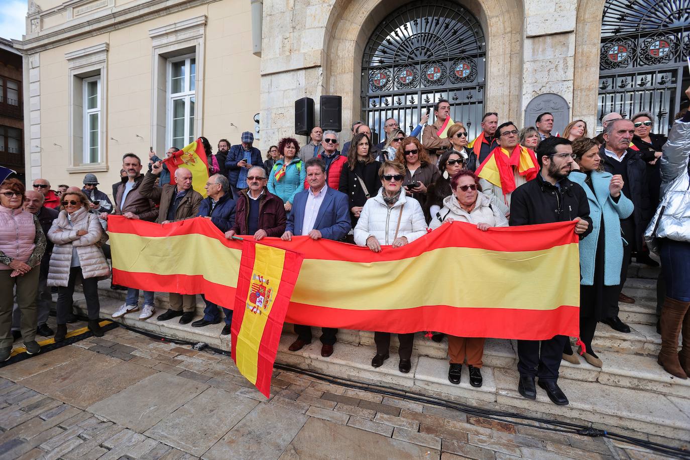 Los palentinos claman contra la amnistía en la Plaza Mayor