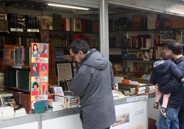 Los libreros de viejo esperan que el Ayuntamiento rectifique y no les mande al Salón