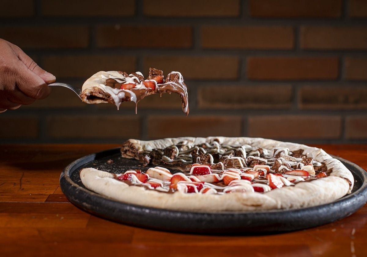 Pizza dulce con fresas