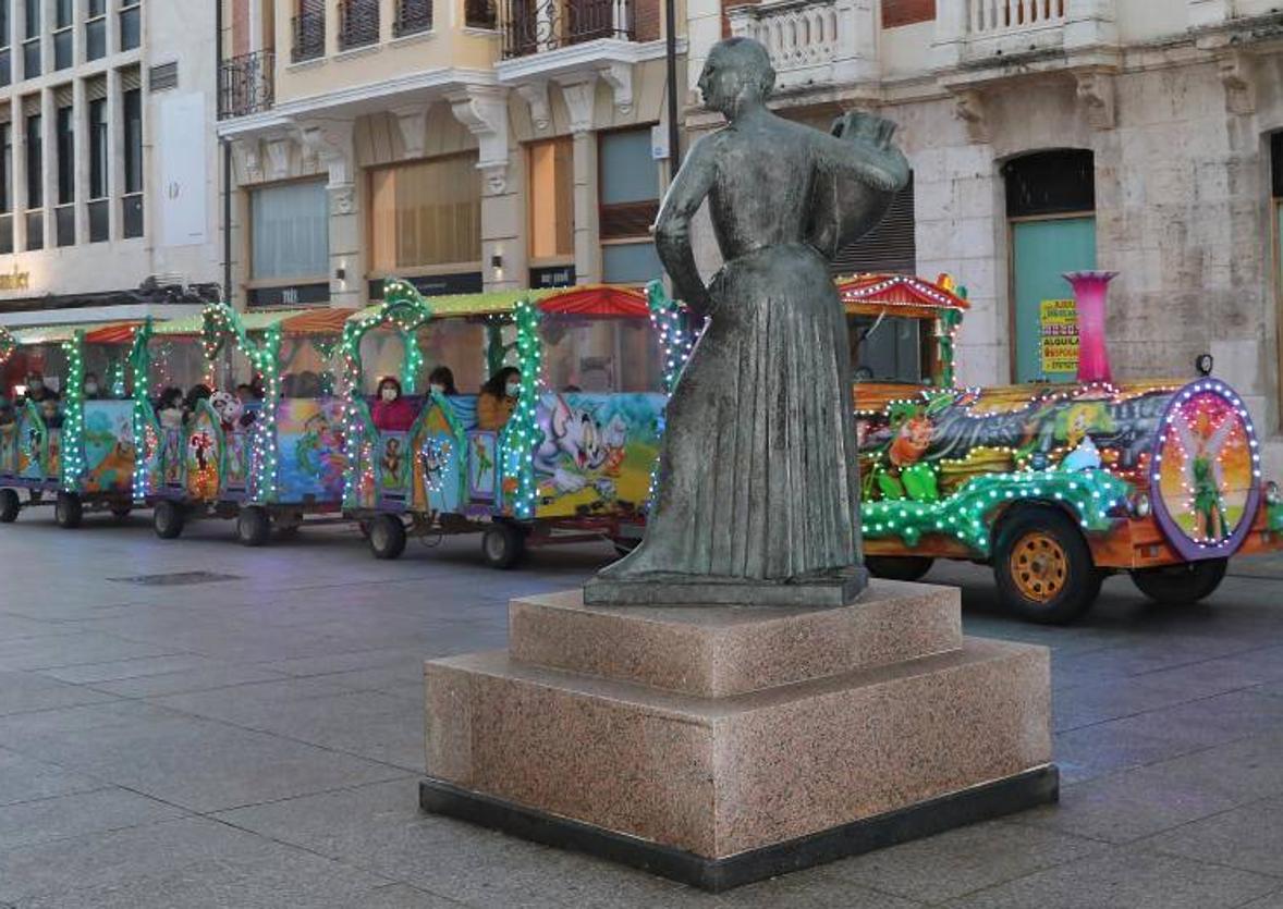 Tren navideño por la calle Ignacio Martínez de Azcoitia.