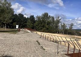 Zona de playa del embalse de Aguilar.