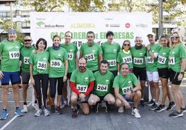 Trabajadores de Unicaja Banco, en la pasada edición de la Carrera de Empresas Adecco.