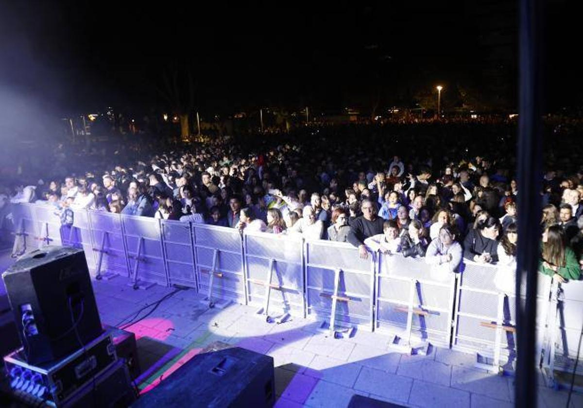 Concierto en el Salón durante las fiestas de San Antolín.