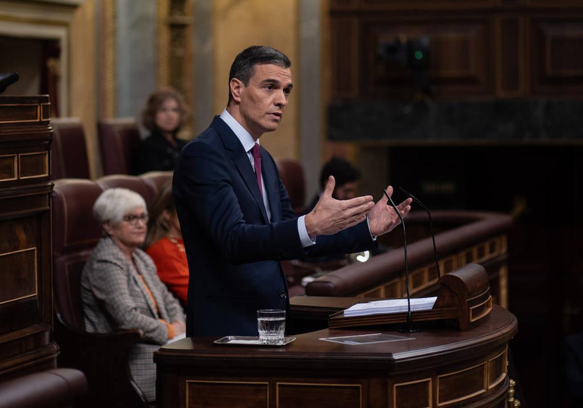 Pedro Sánchez interviene durante la primera sesión del debate de investidura.