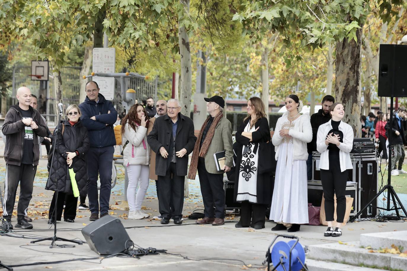 La Plaza Biólogo José Antonio Valverde acoge una actividad artística con muralistas y artistas