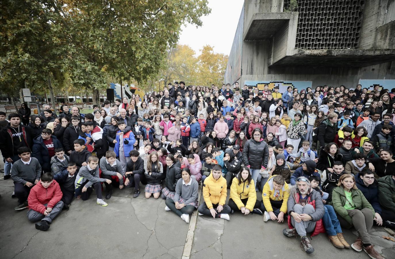 La Plaza Biólogo José Antonio Valverde acoge una actividad artística con muralistas y artistas