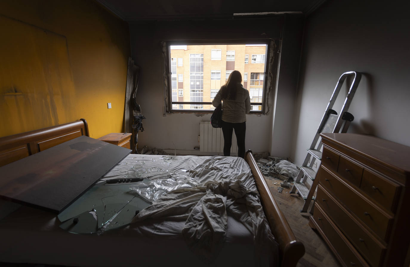 Los vecinos del edificio afectado por la explosión en Juan de Valladolid vuelven a casa