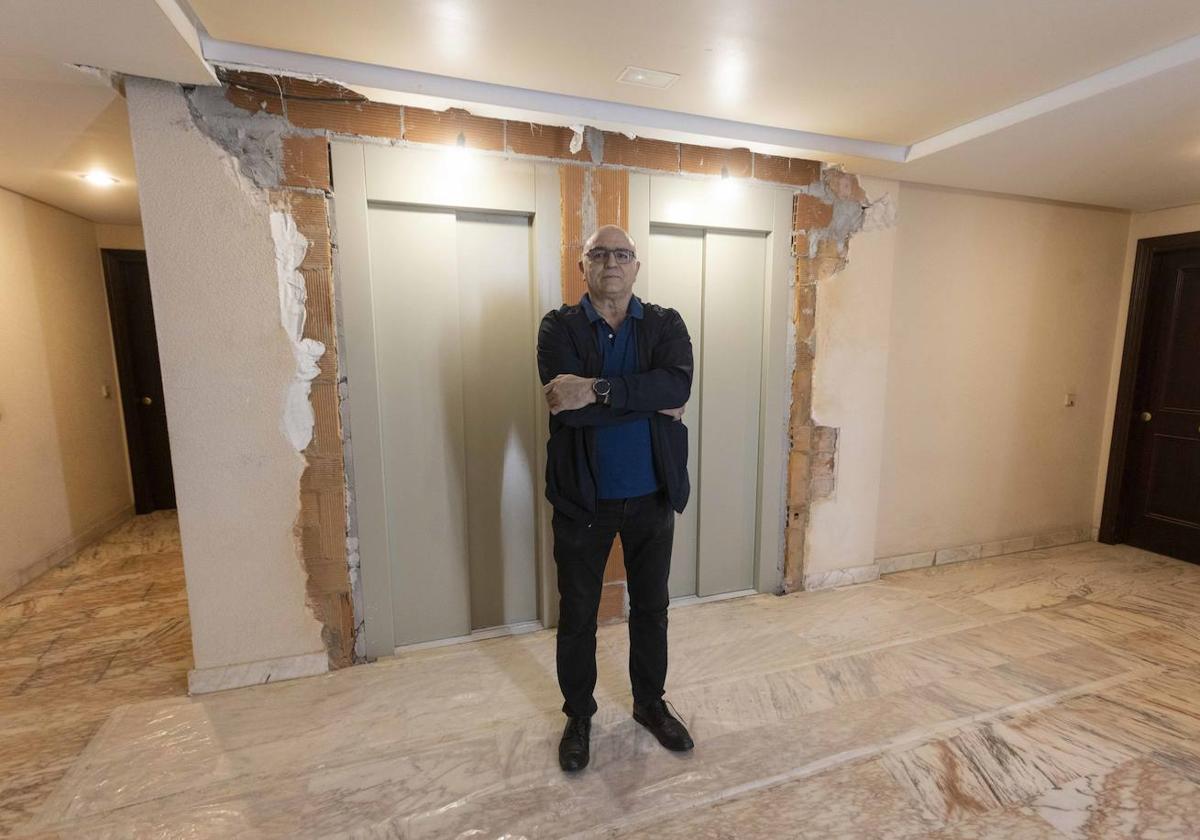 Los vecinos del edificio afectado por la explosión en Juan de Valladolid vuelven a casa