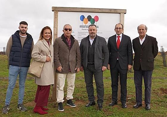 Alejandro Blanco (COE), en el centro, durante el acto celebrado en Camponaraya.