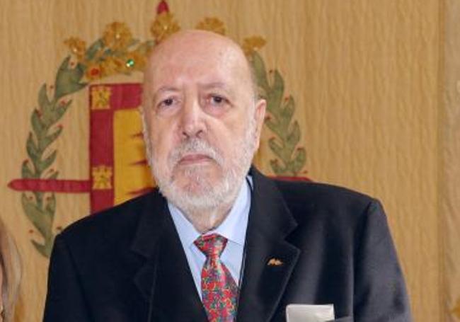 José Delfín Val.