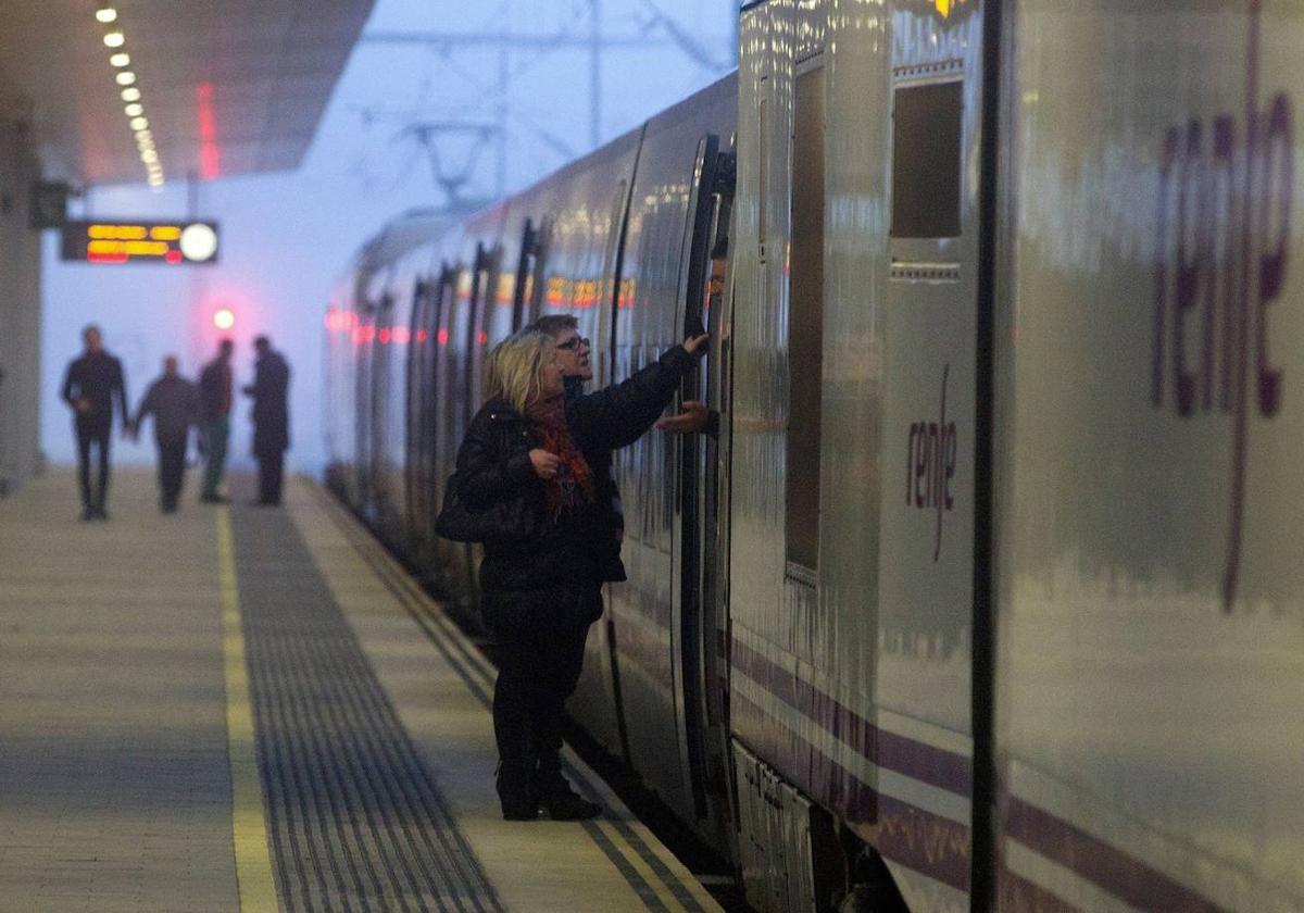 CC OO expresa su «preocupación» por «cómo trata» Renfe a los viajeros con origen y destino en Zamora