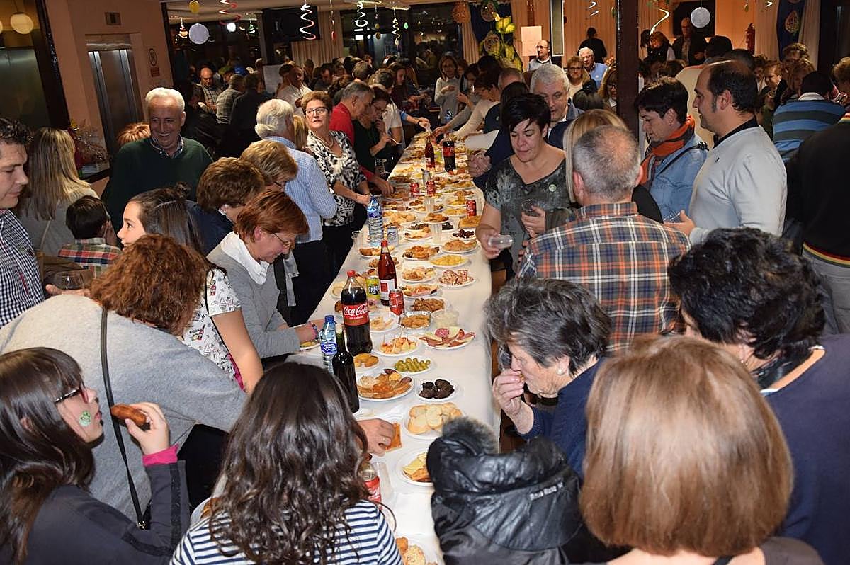Participantes en la cena, en una anterior edición.