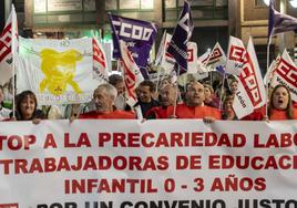 Los manifestantes recorren las calles de Valladolid.