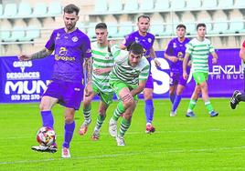 Fran Sabaté, uno de los goleadores este sábado, en una acción del partido ante La Virgen del Camino.