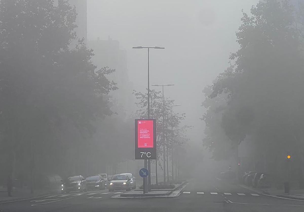 Niebla en la mañana de este sábado en Parquesol, donde el termómetro marcaba solo 7 grados.