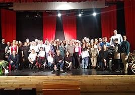 Los participantes posan tras la gala de presentación del calendario erótico.