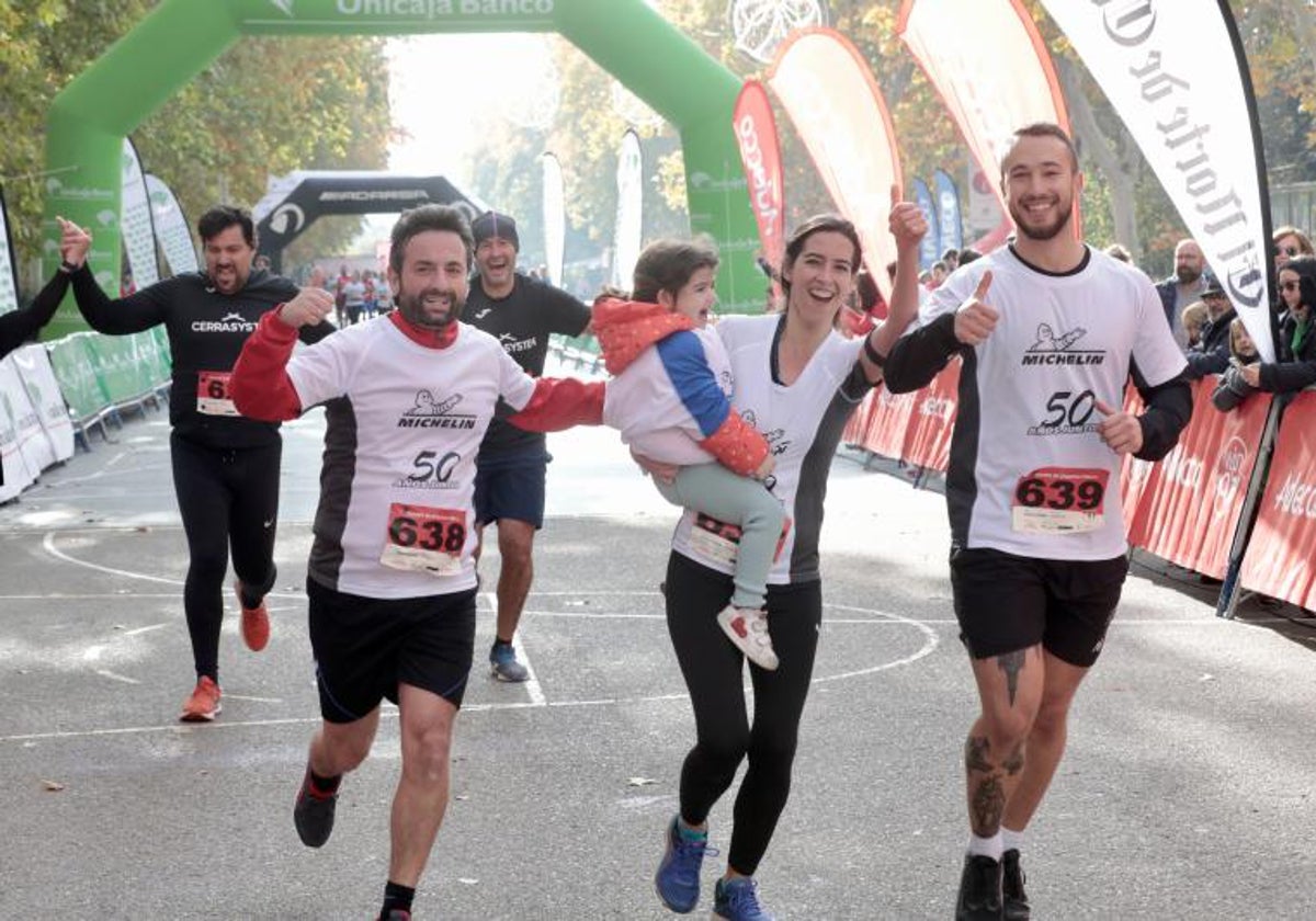 En imágenes, los quipos participantes en la VII Carrera de Empresa Adecco (2/13)