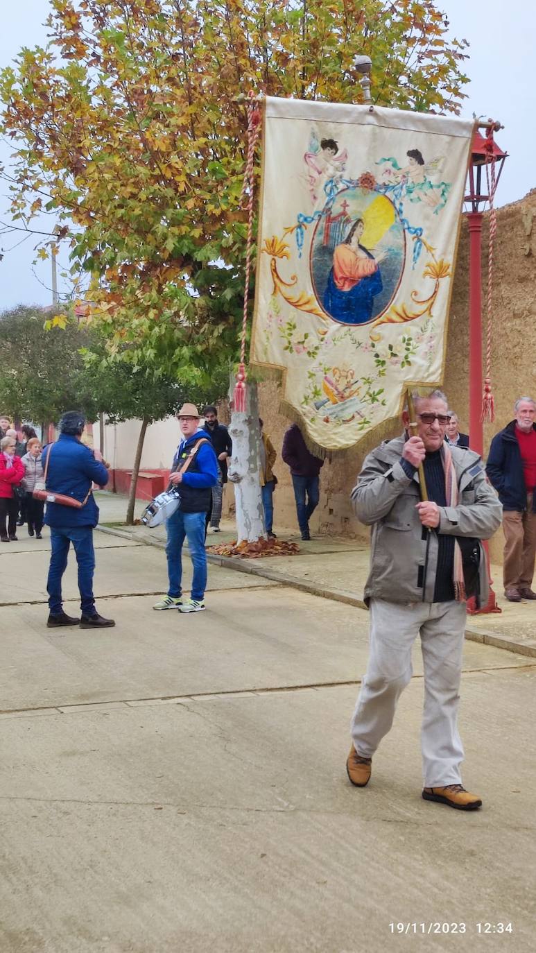 Las imágenes del estreno de la alfombra floral en Villalán de Campos