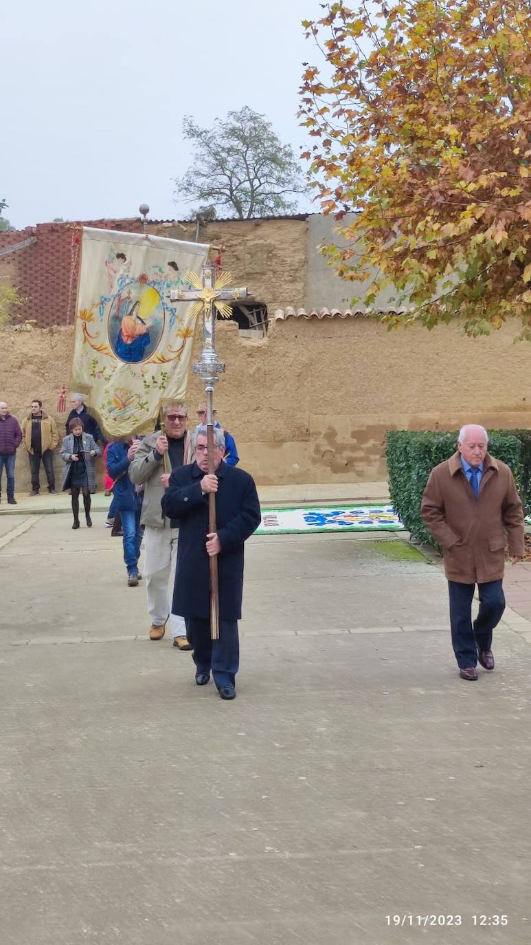 Las imágenes del estreno de la alfombra floral en Villalán de Campos