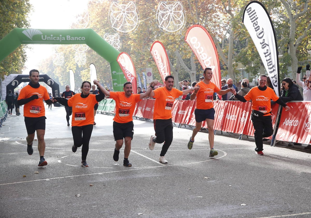 En imágenes, los equipos participantes en la VII Carrera de Empresa Adecco (12/13)