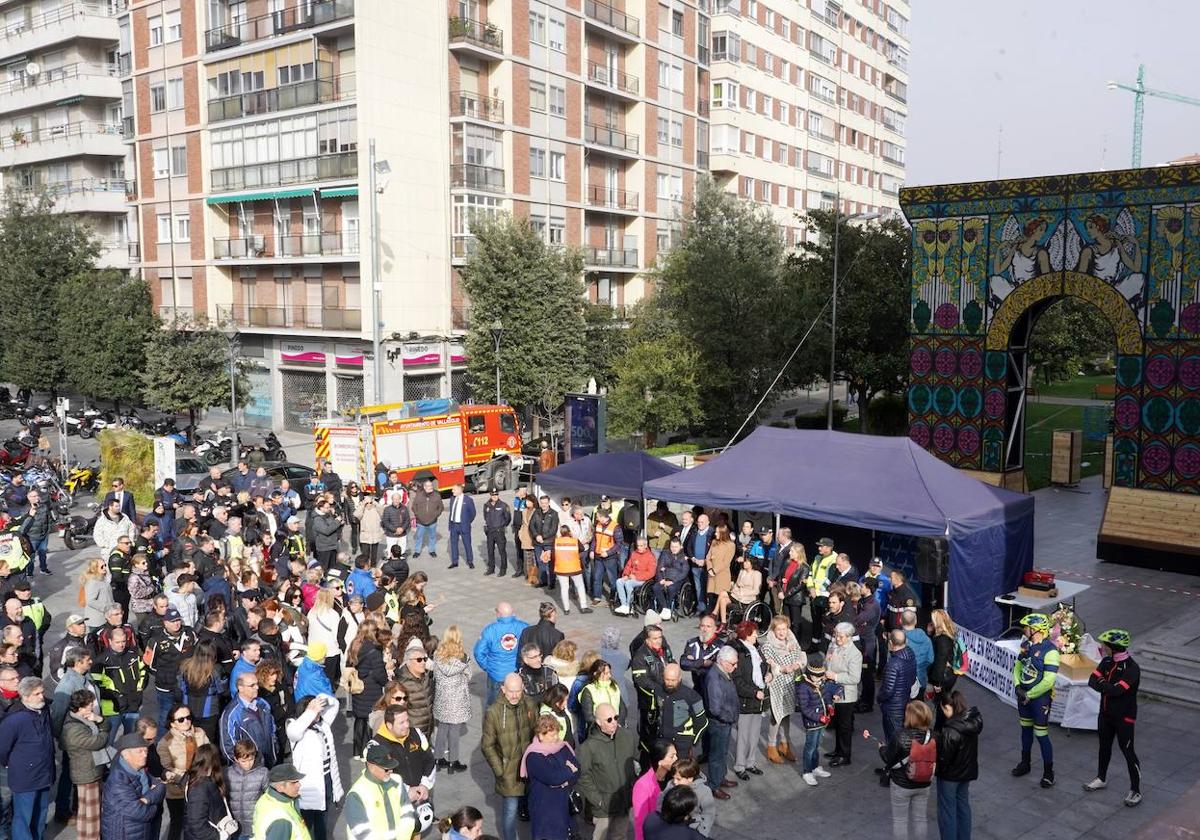 Público asistente al acto en la plaza de Portugalete.