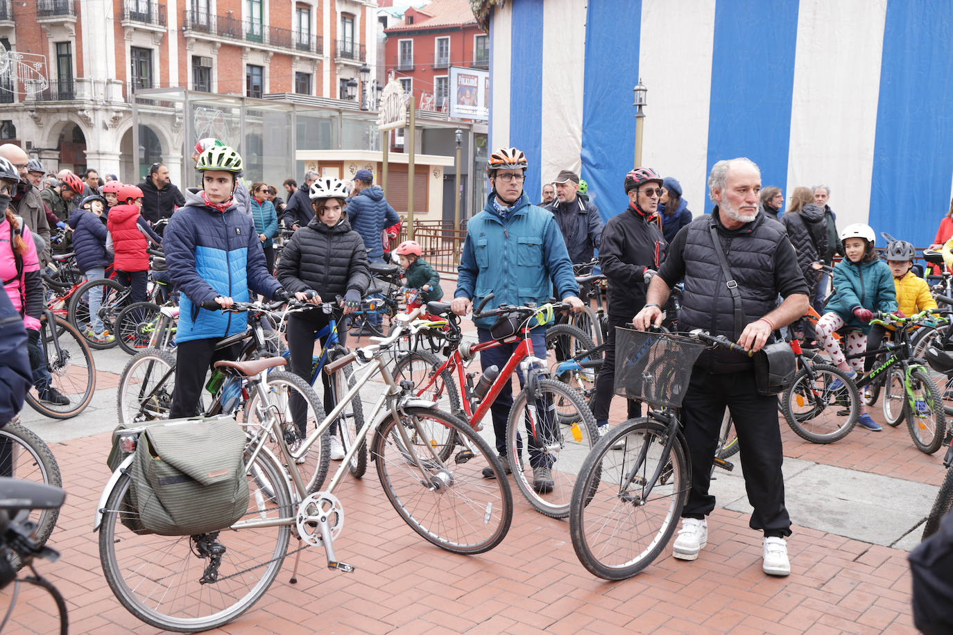 En imágenes, la protesta en bicicleta por la modificación de los carriles bici