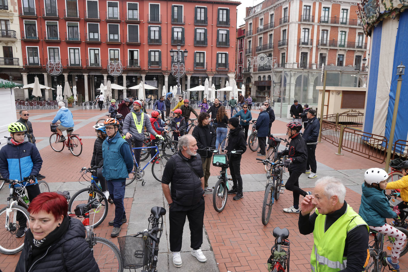 En imágenes, la protesta en bicicleta por la modificación de los carriles bici