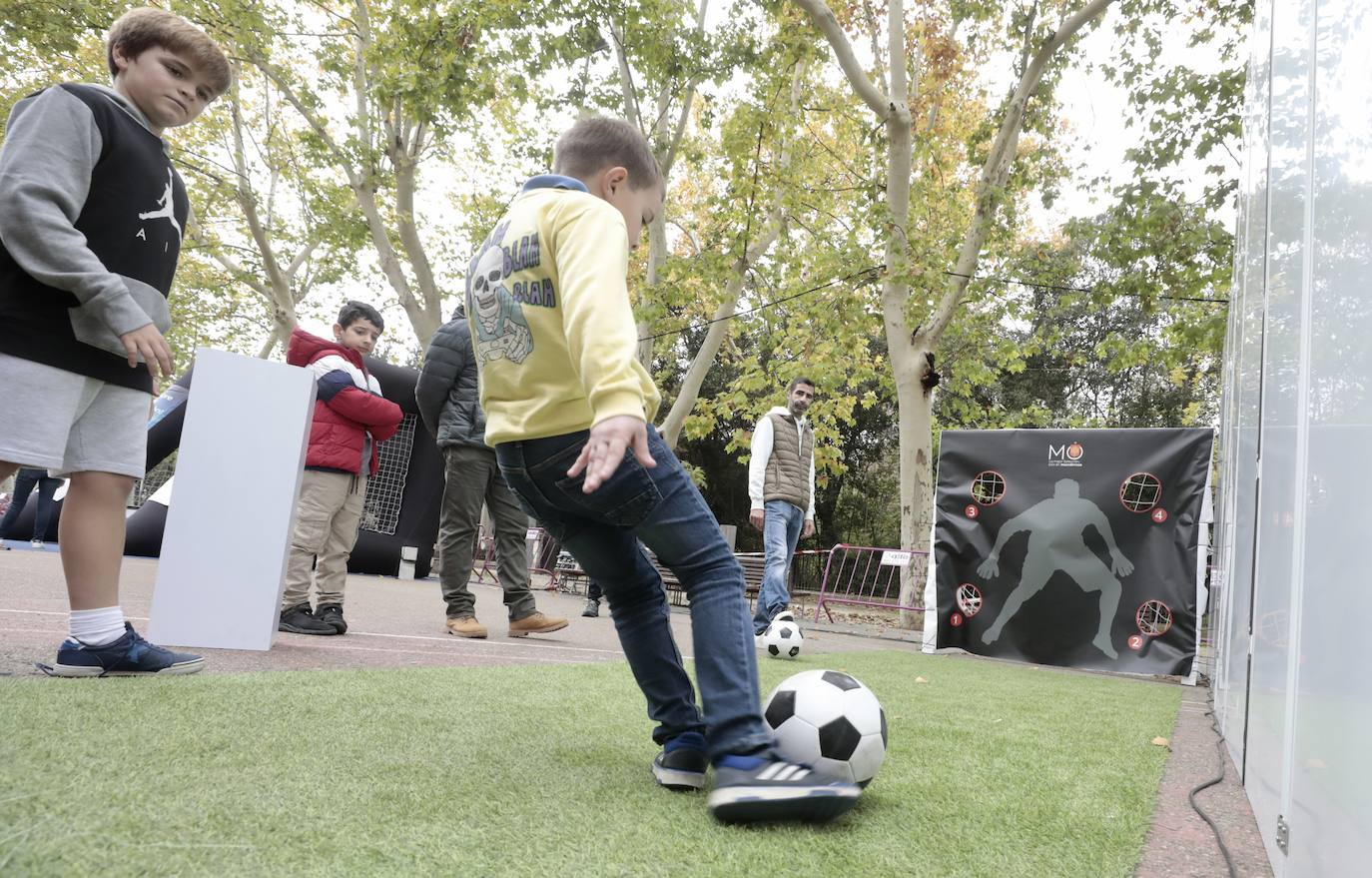 En imágenes, la Fan Zone de la Selección Española en la Acera Recoletos