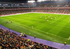 Vista panorámica del estadio Zorrilla, hasta la bandera para recibir a la selección española.