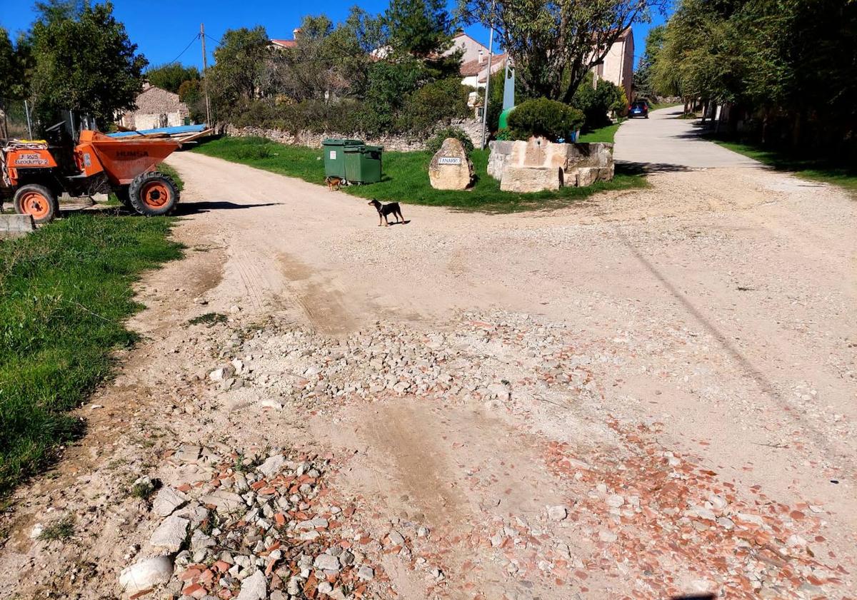 Imagen principal - Caminos de Tanarro, antes y después de las precipitaciones de los últimos meses.