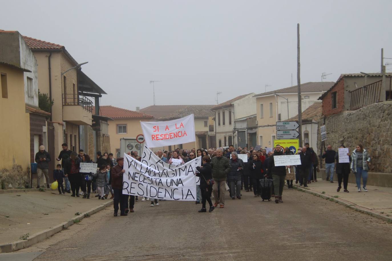La manifestación de Villabrágima por el proyecto municipal de residencia de ancianos