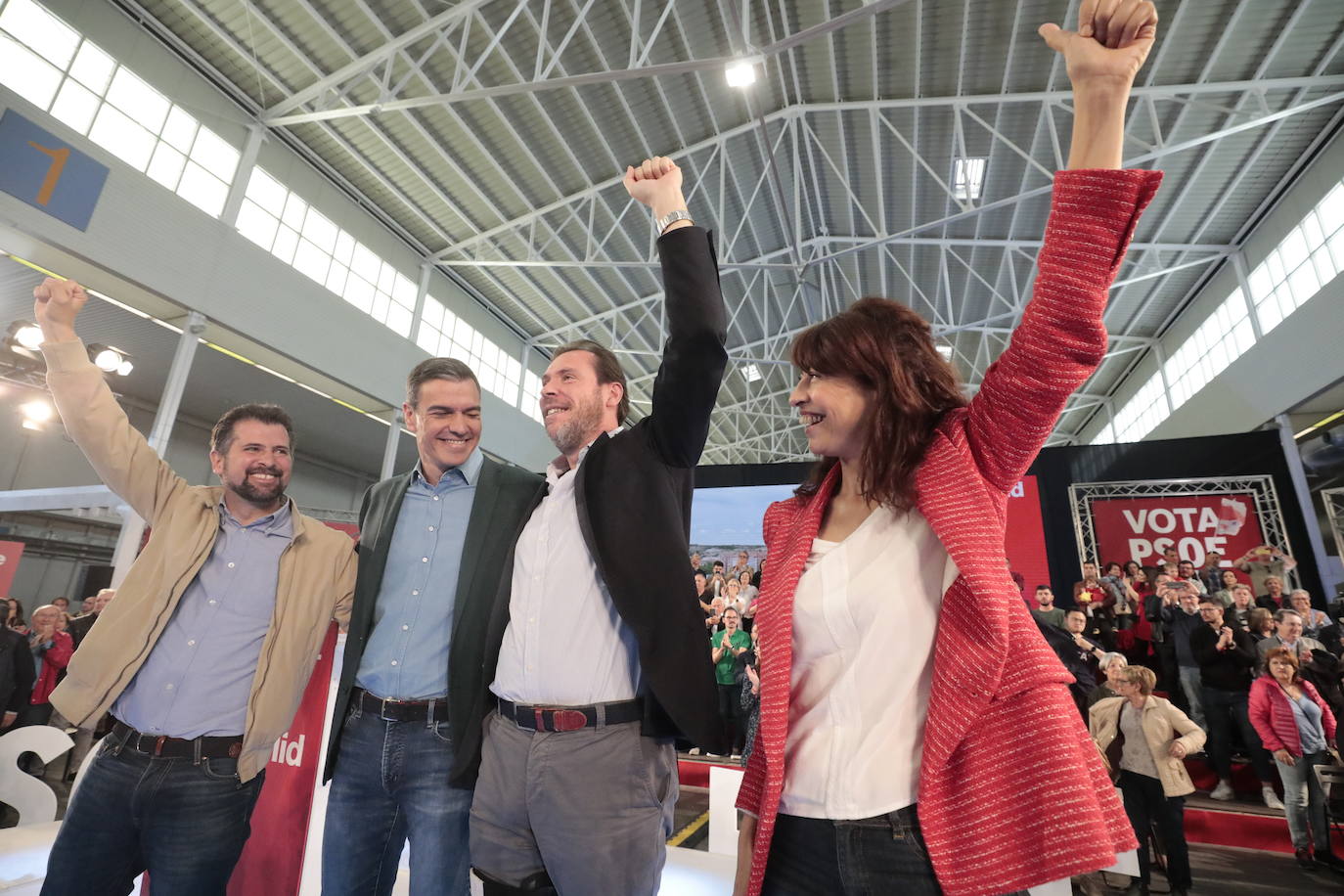 Luis Tudanca, Pedro Sánchez, Óscar Puente y Ana Redondo en un mitin del PSOE durante las elecciones municipales de mayo de 2023.