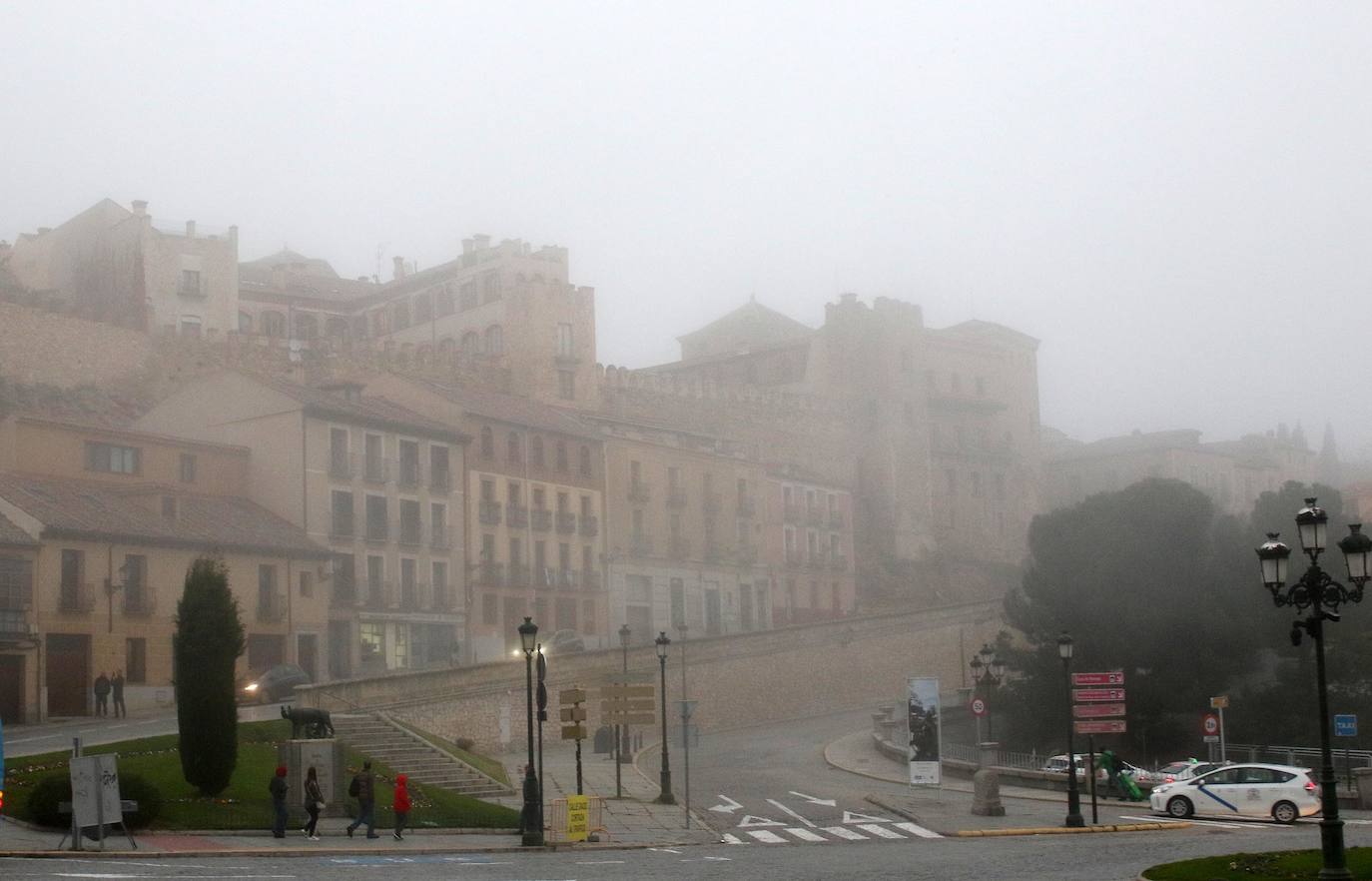 Lunes de intensa niebla en Segovia