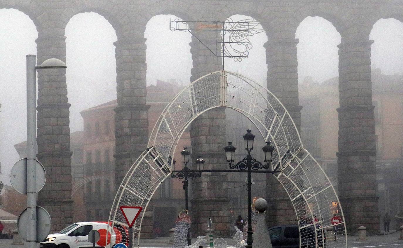 Lunes de intensa niebla en Segovia