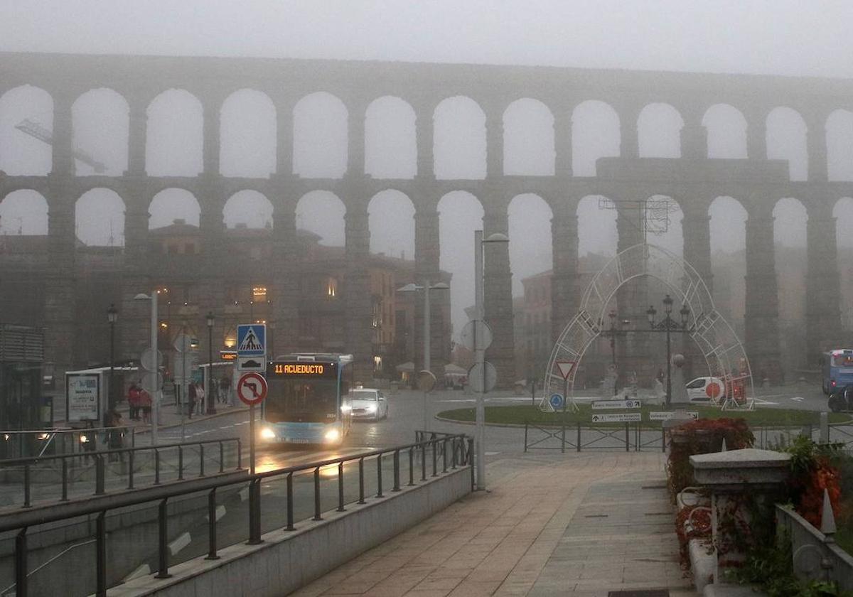 Lunes de intensa niebla en Segovia