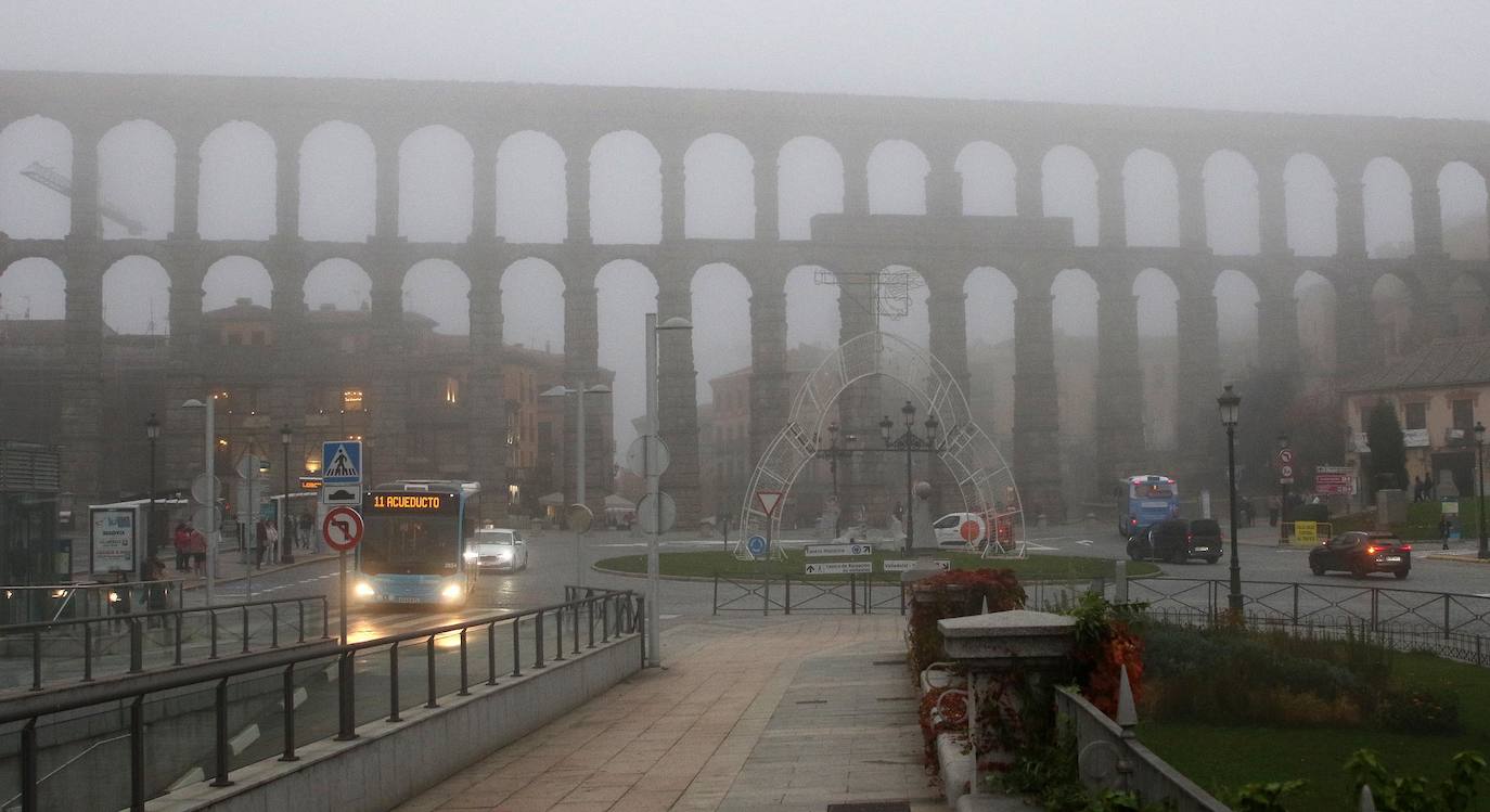 Lunes de intensa niebla en Segovia