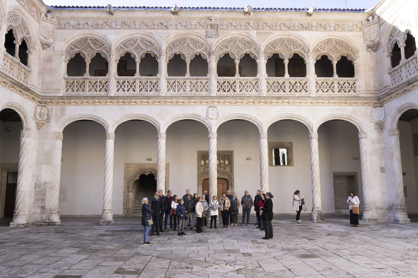 Visita de los suscriptores al Museo de Escultura