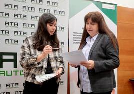 Leticia Mingueza y Elena Melgar, en la presentación de los datos.