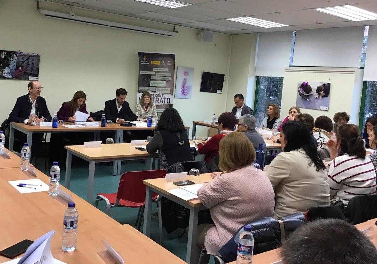 Reunión del Consejo Municipal de las Mujeres de Valladolid, celebrada este lunes.