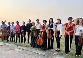 La Camerata de Ponferrada, con Tomás Martín en el centro.