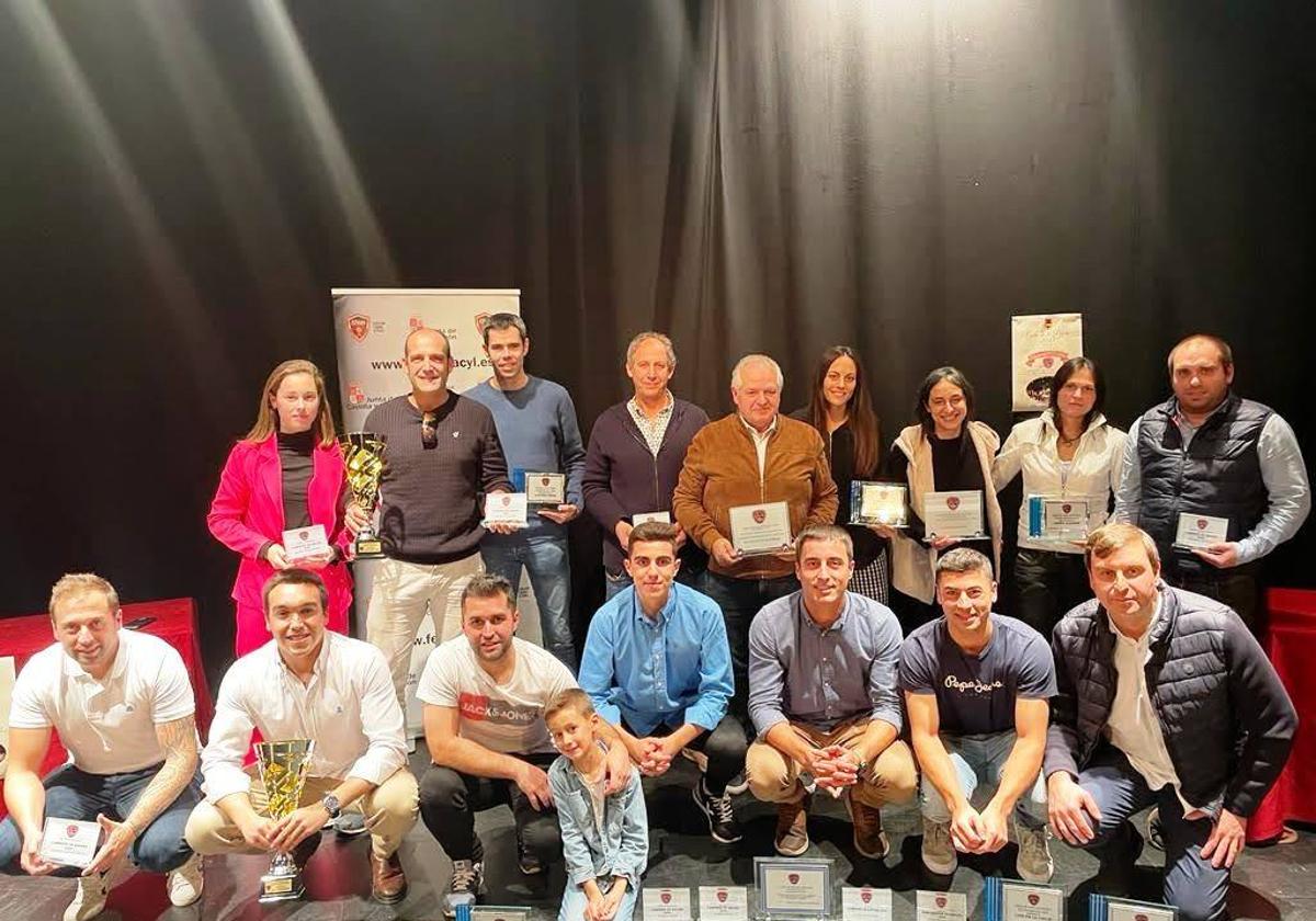 Foto de familia de los premiados